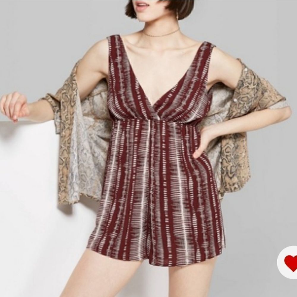 Fashion Nova Women's sleeveless V-Neck printed romper.